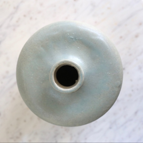 Green and ivory two toned pottery vase - Picture 5 of 6